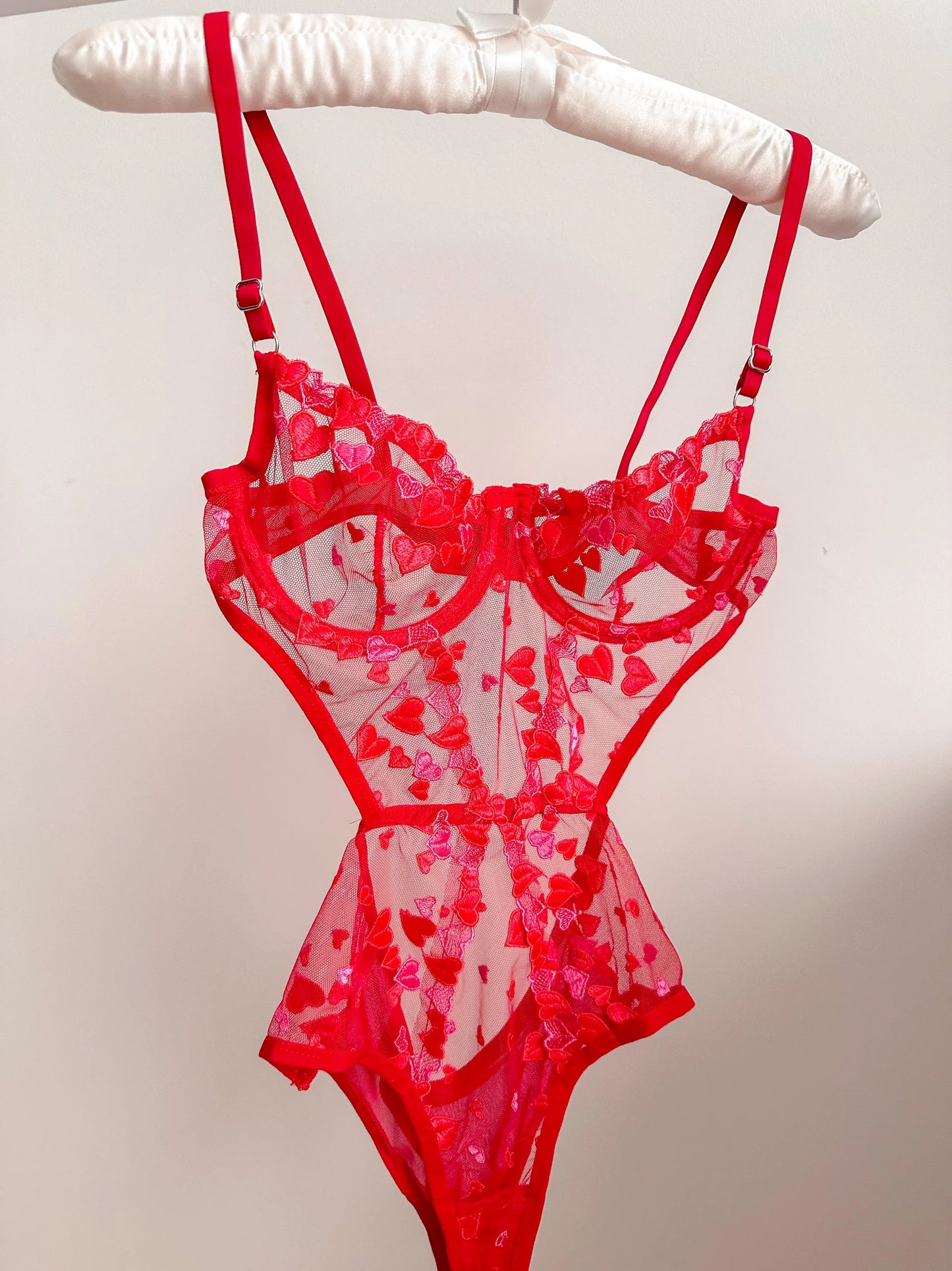 Kırmızı Pembe Kalpli Balenli Balkonet Bodysuit