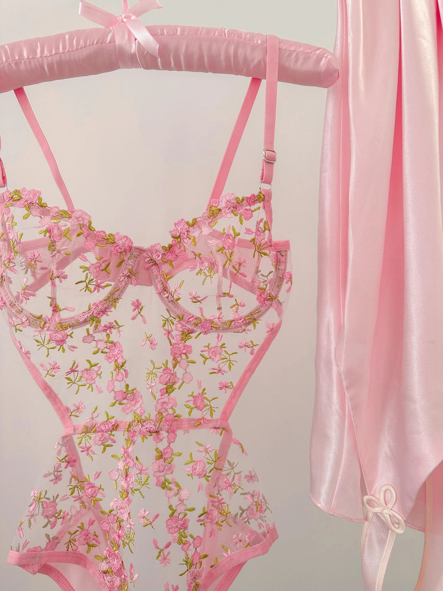 Pembe Çiçekli Balenli Balkonet Bodysuit