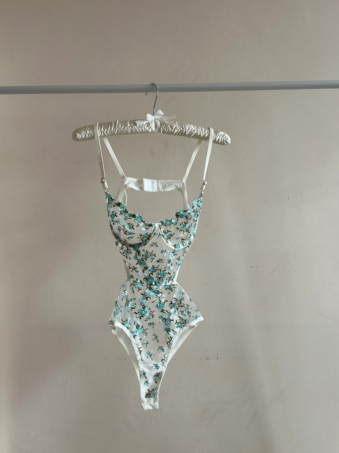 Beyaz Yeşil Çiçekli Balenli Balkonet Bodysuit