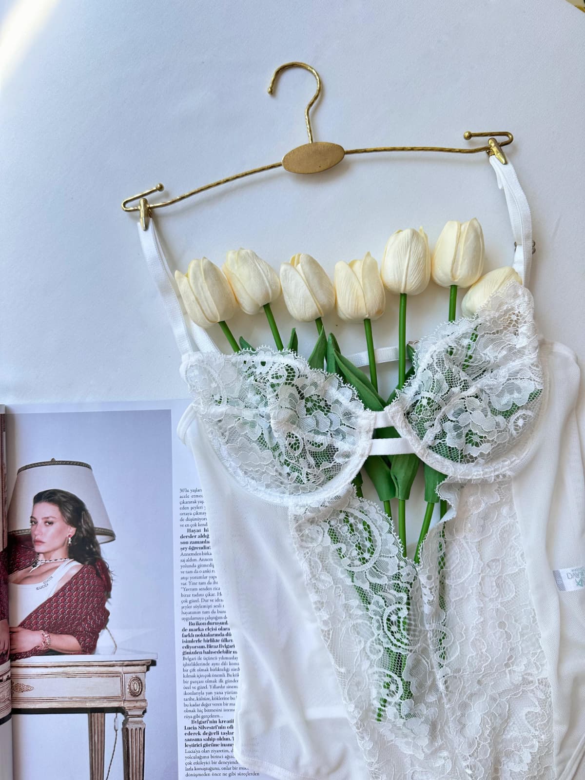 Beyaz Dantelli Balenli Balkonet Bodysuit