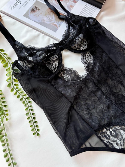 Siyah Dantelli Balenli Balkonet Bodysuit
