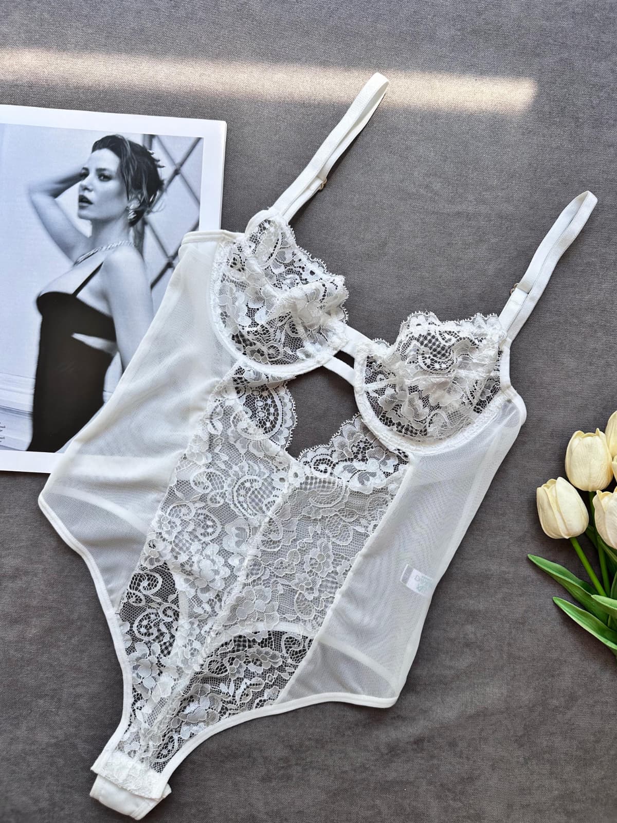 Beyaz Dantelli Balenli Balkonet Bodysuit
